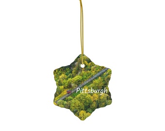 Haut et bas - Pittsburgh, Pennsylvanie, Duquesne, ville inclinée, vue panoramique, photo d'art aérien, cadeau unique, décorations de Noël personnalisées