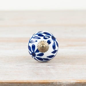 Puxador de cerâmica com flor azul, 4 cm x 7 cm