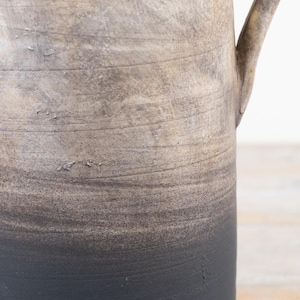 Vaso alto in terracotta Oti 32,5 cm – Brocca in ceramica rustica fatta a mano, centrotavola, grande vaso decorativo per la casa #76515