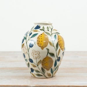 Zitronenglasurvase 21,5 cm – Gelbe Keramikvase mit glänzender Oberfläche, dekoratives Wohnaccessoire