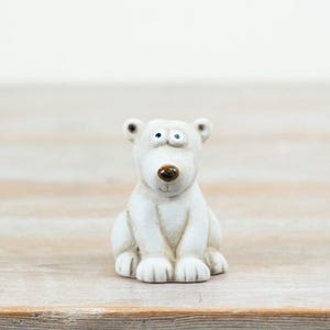 Rustikale Eisbär-Figur von Little Lookers, Steinoptik, Wintertier, Heimdekoration, 6,5 x 4,8 x 5,7 cm, Artikelnummer 80553