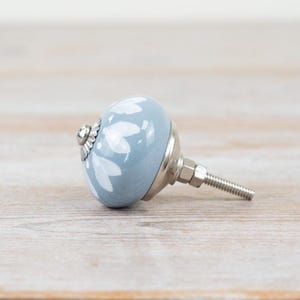 Blauw-witte knop met zilveren afwerking, 4 x 7 cm