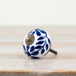 Bronze Blue Leaf Door Knob, 4cm x 7cm