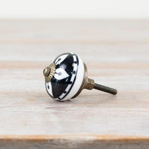 Black & White Bronze Knob, 4cm x 7cm