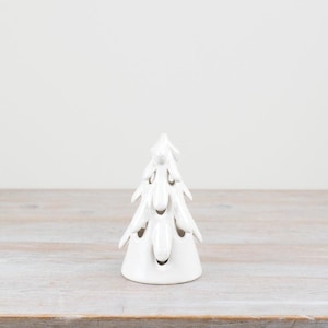 Witte led-kerstboom van 16 cm – oplichtende feestelijke decoratie