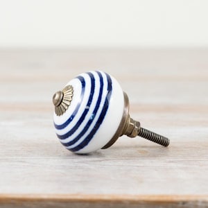 Knopp i bronsfärgad keramik, 4 cm x 7 cm