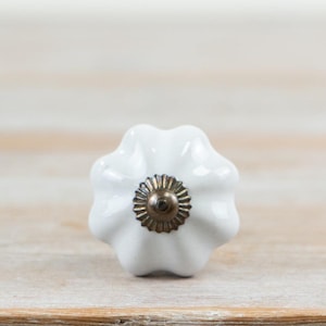 White Door Knob, 7cm
