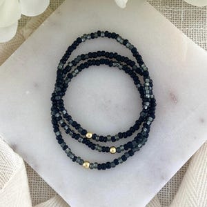 Black Stretch Bracelet Seed Bead Stackable Bracelets Handmade Jewelry Small Bead Minimalist Accessory Gothic Dark Glass Wristwear Bohemian