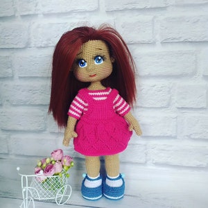 Gehaakte pop met krullend bruin haar, handgemaakte pop, schattige ...