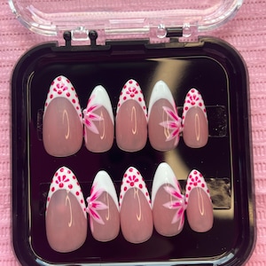 Custom press on nails!!