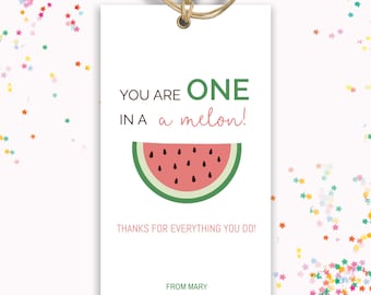 Może przedstawiać: Biała kartka z zielonym i czerwonym obrazkiem arbuza i tekstem "YOU ARE ONE IN A a melon! THANKS FOR EVERYTHING YOU DO! FROM MARY"