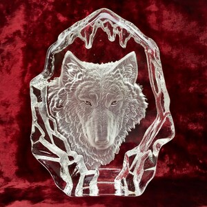 Vintage Sculpture Fierce Wolf Head 3-D Etched Clear Crystal Glass Paperweight, Iceberg Paperweight