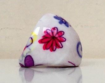 Lucite Flower Ring: witte acryl statement ring (maat 7,75)