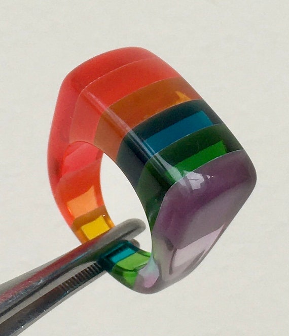 Vintage Summer Ring Size 7.5  (17.75mm) Lucite Ac… - image 2