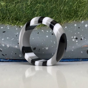 Summer Ring Size 8  (18.25 mm) Lucite Acrylic Plastic Ring , Statement Ring, Black and White  Transparent Layered Ring. Gray Lines Ring.