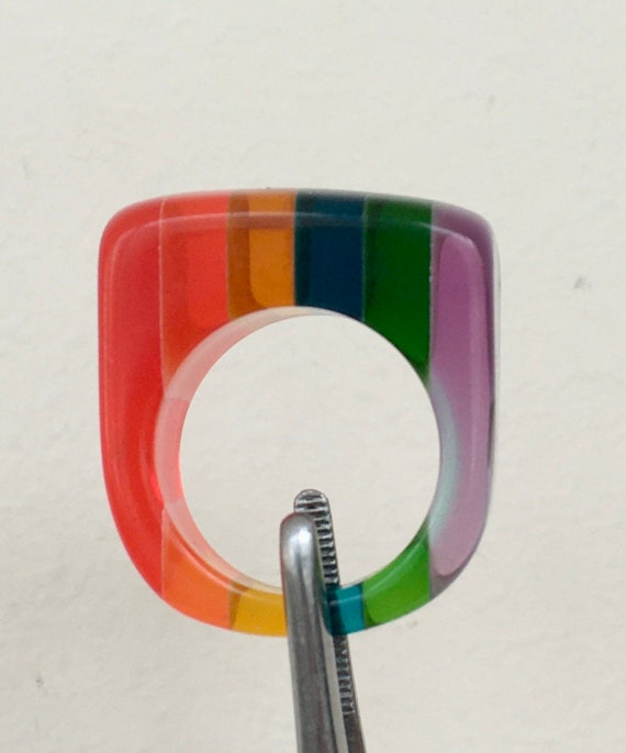 Vintage Summer Ring Size 7.5  (17.75mm) Lucite Ac… - image 4