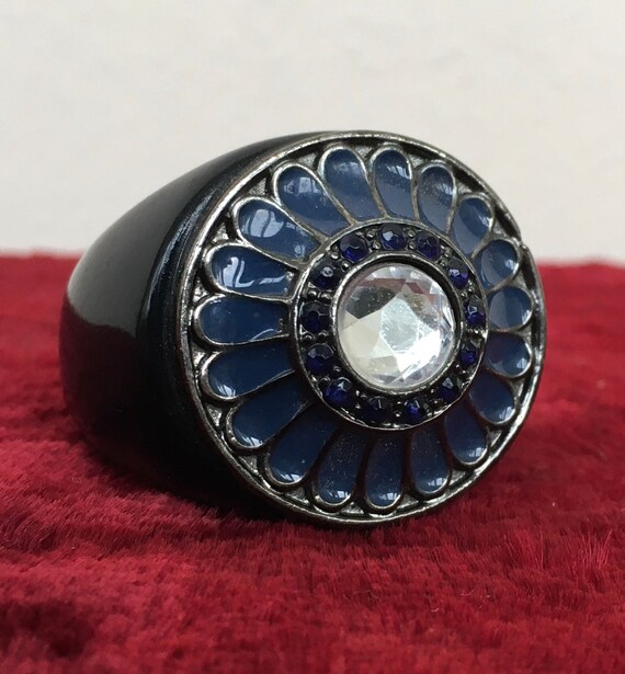 Lucite Statement Ring: Black & Blue Floral Patter… - image 4