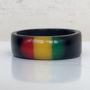 Sommer Ring Größe 7,75 Lucite Acryl Kunststoff-Ring Nationalflagge 18 mm Abstraktion , Rot- Grün - Gelb Multi Color Ring, Statement Ring
