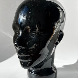 Tête en verre noire vintage - Présentoir à chapeaux