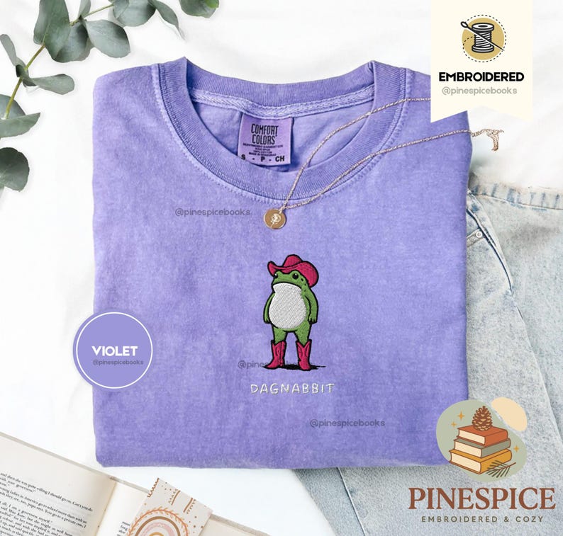 Dagnabbit Cowboy Frog Stickhemd, Pinkes Cowboystiefel-T-Shirt, Lustiges Comfort Colors Shirt Violet