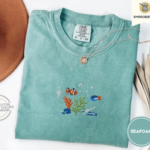 Camisa de verano, camisas de playa, camisa de arrecife de coral con animales del océano bordados en colores cómodos, camiseta de playa surfera con pez payaso