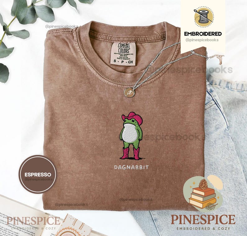 Dagnabbit Cowboy Frog Stickhemd, Pinkes Cowboystiefel-T-Shirt, Lustiges Comfort Colors Shirt Espresso