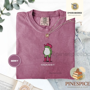 Dagnabbit Cowboy Frog Stickhemd, Pinkes Cowboystiefel-T-Shirt, Lustiges Comfort Colors Shirt Berry