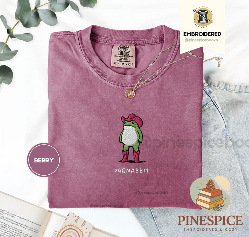 Dagnabbit Cowboy Frog Stickhemd, Pinkes Cowboystiefel-T-Shirt, Lustiges Comfort Colors Shirt Berry