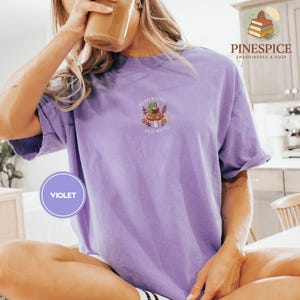 Read books stay weird tee, embroidered mushroom frog shirt, bookish cottagecore t-shirt, comfort colors 1717, cozy reader gift, frogcore tee