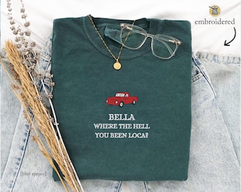 Camiseta de Bella con cita "Where You Been Loca" bordada en colores cómodos, talla TTS