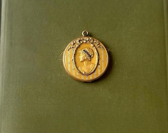 Antique Gold Photo Locket - Victorian 10K Gold Filled Pendant Necklace