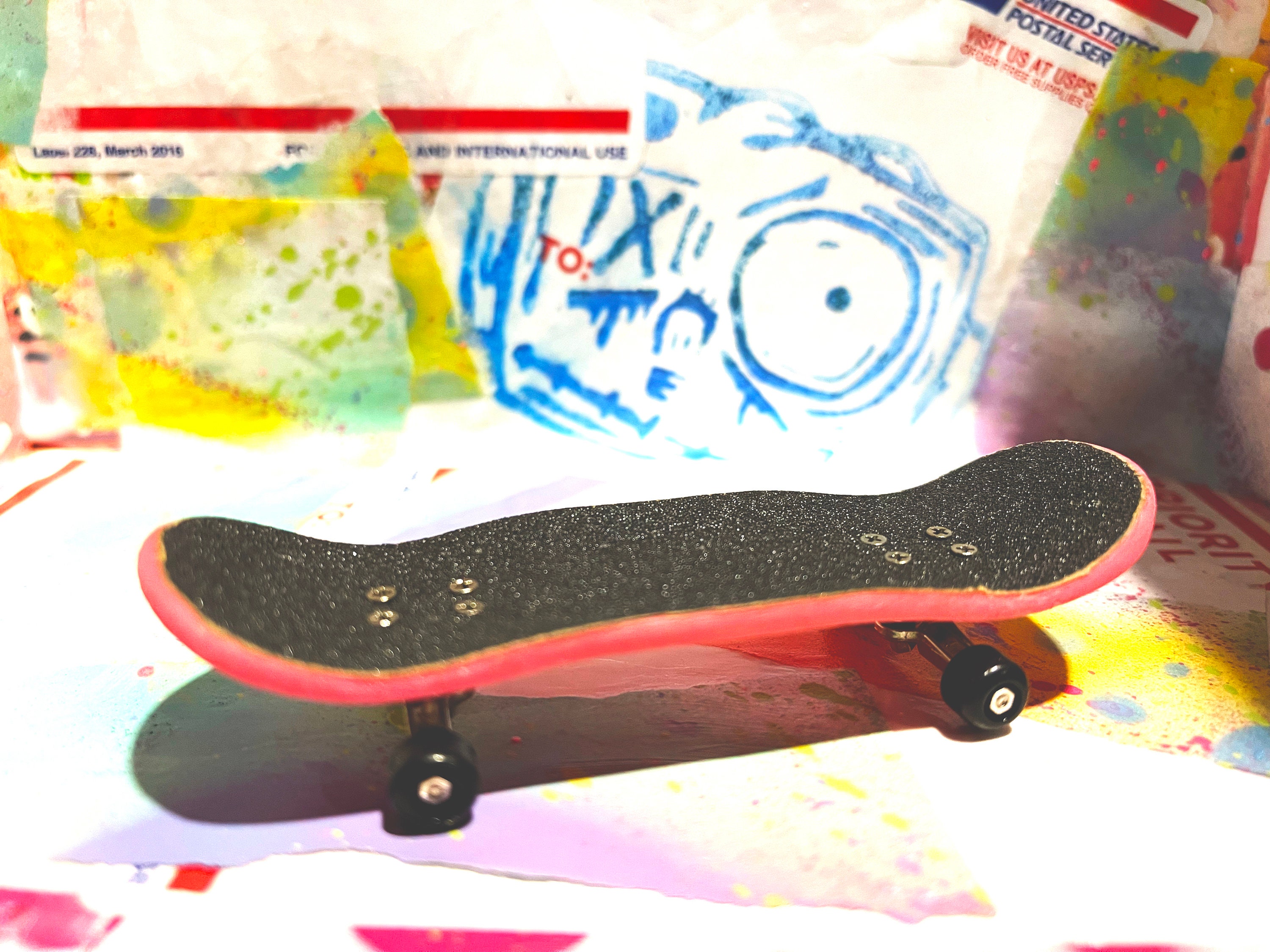 Close Up Street Art Knife Fingerboard Setup - Crazy Dude