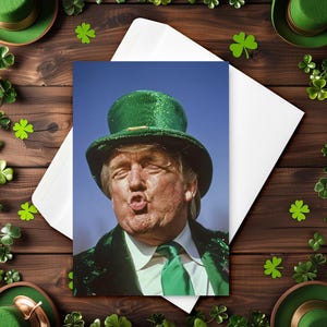 Carte Trump pour la Saint-Patrick - Embrasse-moi, je suis irlandais au 1/1024 - 4" × 6" Carte de vœux