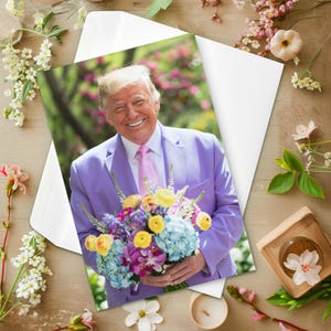 Tarjeta de felicitación del Día de la Madre de Trump de 4 × 6 pulgadas - Mamá MAGA - ¡Regalo perfecto para patriotas y mamás, tías, abuelas, amigos y familiares partidarios de Trump!