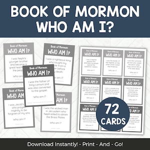 Puede incluir: Un conjunto de 72 cartas grises y blancas con el texto "Libro de Mormón ¿Quién soy yo?" impreso en ellas. Cada carta presenta una pregunta sobre un personaje del Libro de Mormón. Las cartas están diseñadas para un juego o actividad.