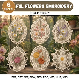 Può includere: Sei ricami FSL a tema floreale in forme ovali e a fiocco di neve con bordi in pizzo. I motivi includono margherite, fiori rosa, farfalle, lavanda, rose e calendule su uno sfondo testurizzato. Il testo recita 6 SIZES ROM 4" TO 6.5".