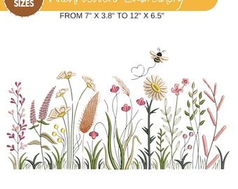 Könnte beinhalten: Stickmuster einer Reihe von Wildblumen mit einer Biene, die darüber fliegt. Das Design ist in 6 Größen erhältlich, von 17,8 cm x 9,7 cm bis 30,5 cm x 16,5 cm. Das Design ist in folgenden Formaten erhältlich: DST, EXP, HUS, JEF, SEW, PES, PEC, XXX, VP3.