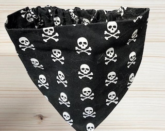Bandana para perro con calavera y huesos, elástica y fácil de poner, hecha a mano para cachorros punk.