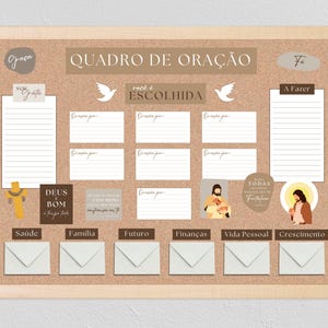 Könnte beinhalten: Eine Korktafel mit Holzrahmen, mit den portugiesischen Wörtern "QUADRO DE ORAÇÃO" und "VOCÊ É ESCOLHIDA." Sie enthält Abschnitte für Notizen, Umschläge und religiöse Bilder. Die Tafel ist für Gebet und Reflexion gedacht.