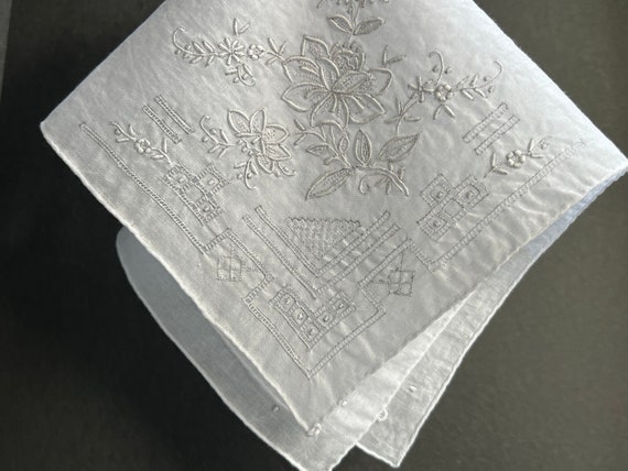 Vintage embroidered linen Handkerchief, Bridal Gi… - image 1