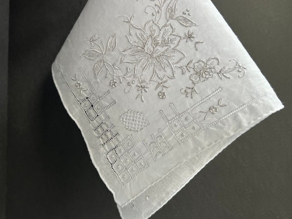 Vintage embroidered linen Handkerchief, Bridal Gi… - image 2