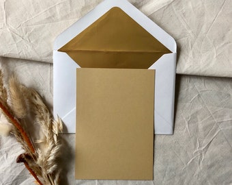 Dziesięć pustych pocztówek w jasnobrązowym kolorze • Karty z papieru typu kraft w formacie A6 • do personalizacji • z kopertą • ekologiczne • zrób to sam