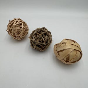 Natural Woven Rattan Chew balls for bunnies (3 pcs), small pets. Toy for rabbit. Bunny toy. Chew toys for bunnies. Balls for Bunnies.