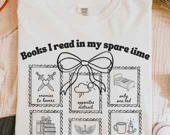 Camiseta con colores cómodos para amantes de los libros, atuendo literario, camiseta romántica, regalo divertido para lectores, camiseta acogedora para ratones de biblioteca, de enemigos a amantes, camiseta para club de lectura
