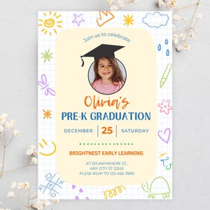 Carte d'invitation colorée pour fête des diplômés de la maternelle à la maternelle, faire-part de fête pour l'obtention du diplôme d'âge préscolaire, bricolage imprimable pour la promotion 2025