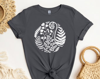 T-shirt for plant lovers, Botanical fern shirt for nature enthusiasts, White fern graphic design tee for hikers, Adult gardening tee-shirt