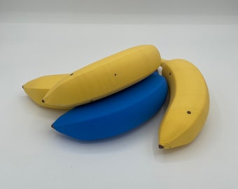 Lifelike Banana Model - Nature’s Replica for Display and Decor