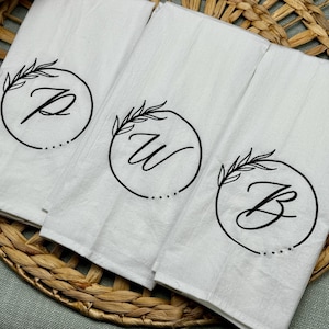 Diseño de monograma bordado, archivo de bordado a máquina, toalla con iniciales, regalo de boda, regalo de inauguración de la casa, diseño personalizado, diseño personalizado