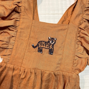 Vestito da bambina con tigre ricamato a mano, arancione bruciato, per la partita di football primaverile, estiva e autunnale