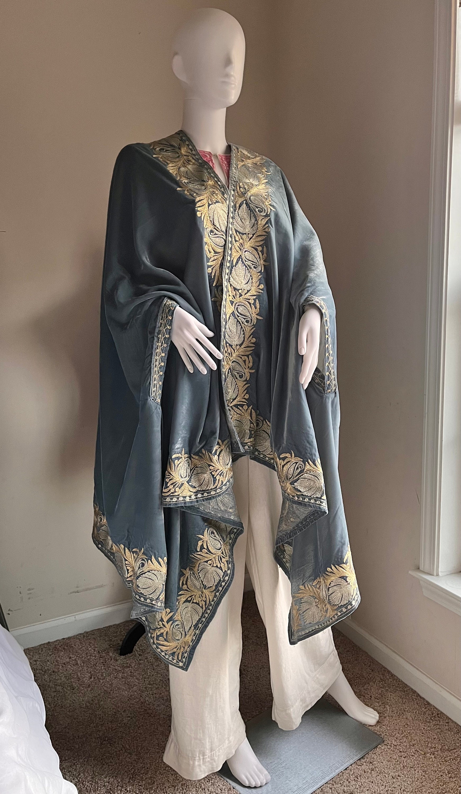 kashmiri velvet shawl